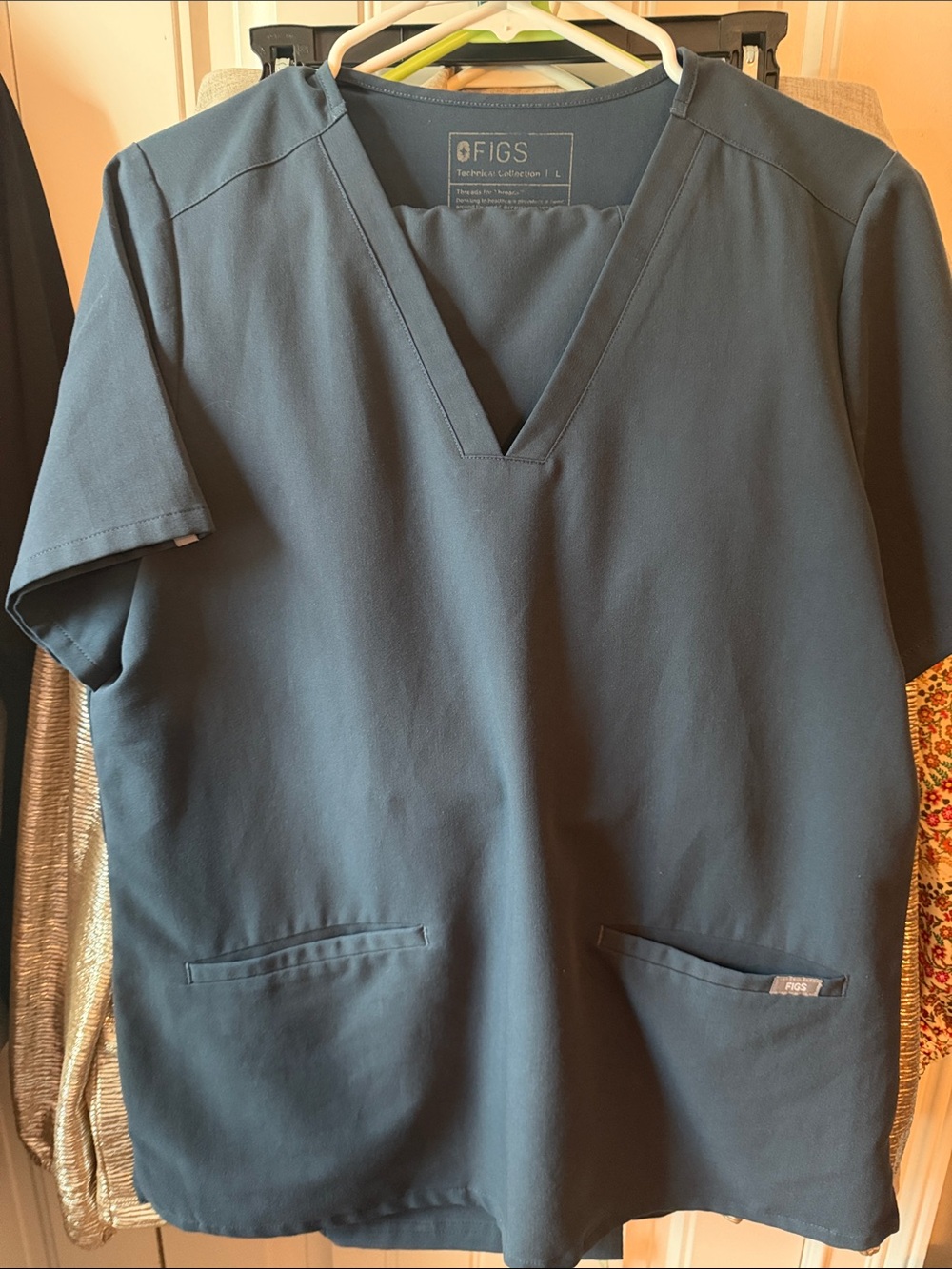 FIGS Men’s V-Neck Top in Slate Blue